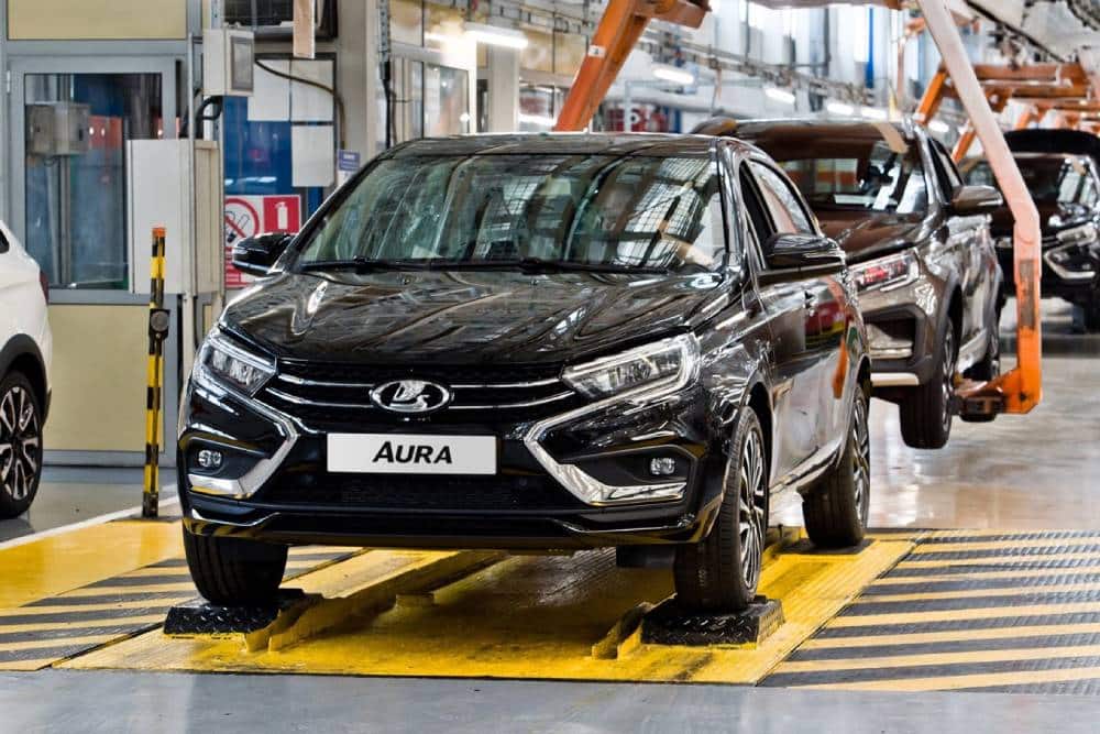https://autogreeknews.gr/wp-content/uploads/2026/07/lada-aura-02.jpg