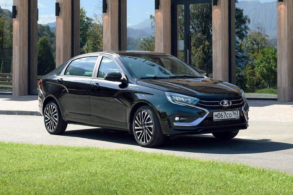 «Φαρμακείο» το νέο και λιμουζινάτο Lada Aura