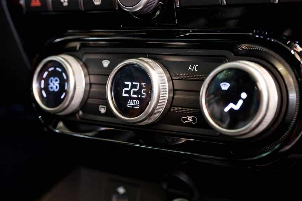 https://autogreeknews.gr/wp-content/uploads/2026/07/lada-aura.jpg