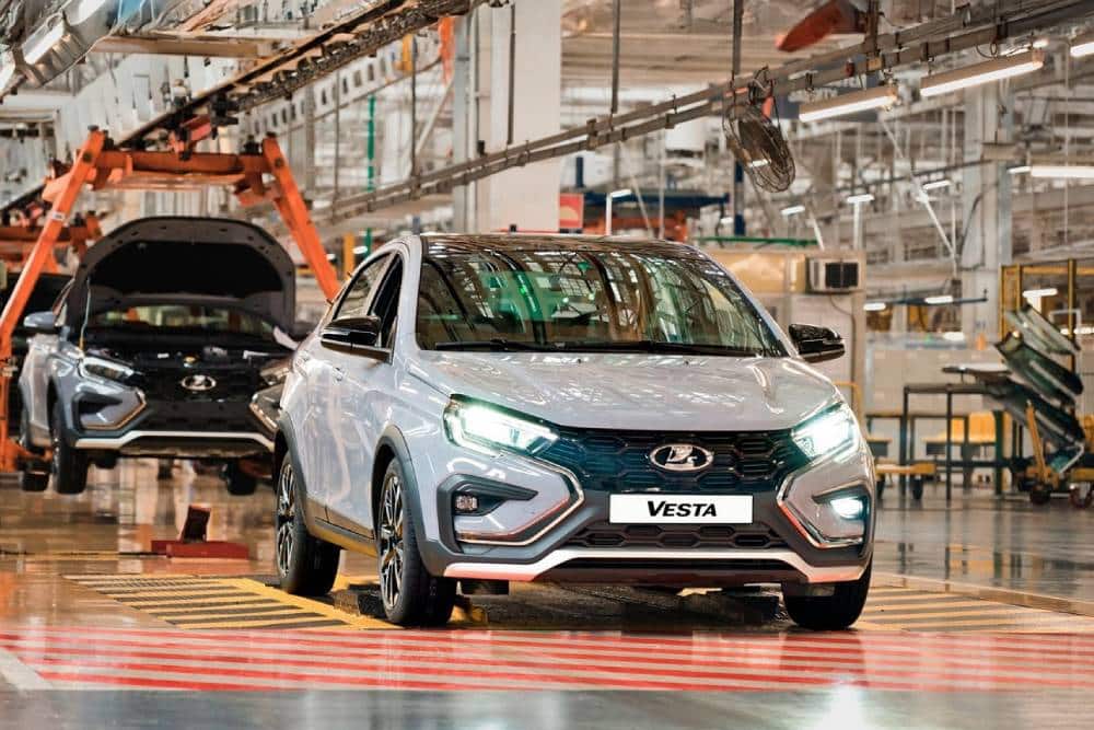 https://autogreeknews.gr/wp-content/uploads/2026/07/lada-vesta-my26-06.jpg