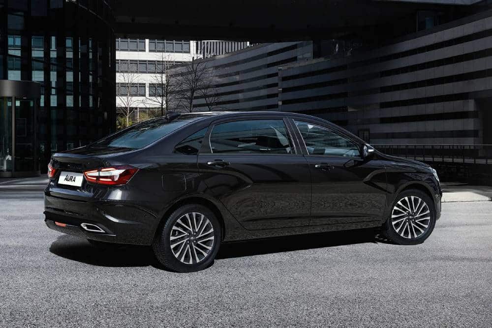 https://autogreeknews.gr/wp-content/uploads/2026/07/lada_aura.jpg