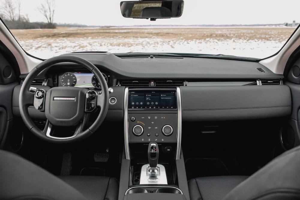 https://autogreeknews.gr/wp-content/uploads/2026/07/land_rover_discovery_sport_p250_se_94.jpg