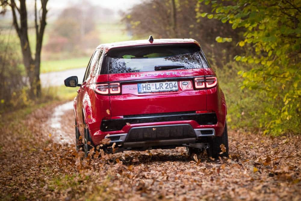 https://autogreeknews.gr/wp-content/uploads/2026/07/land_rover_discovery_sport_p300e_s_r-dynamic_5.jpg