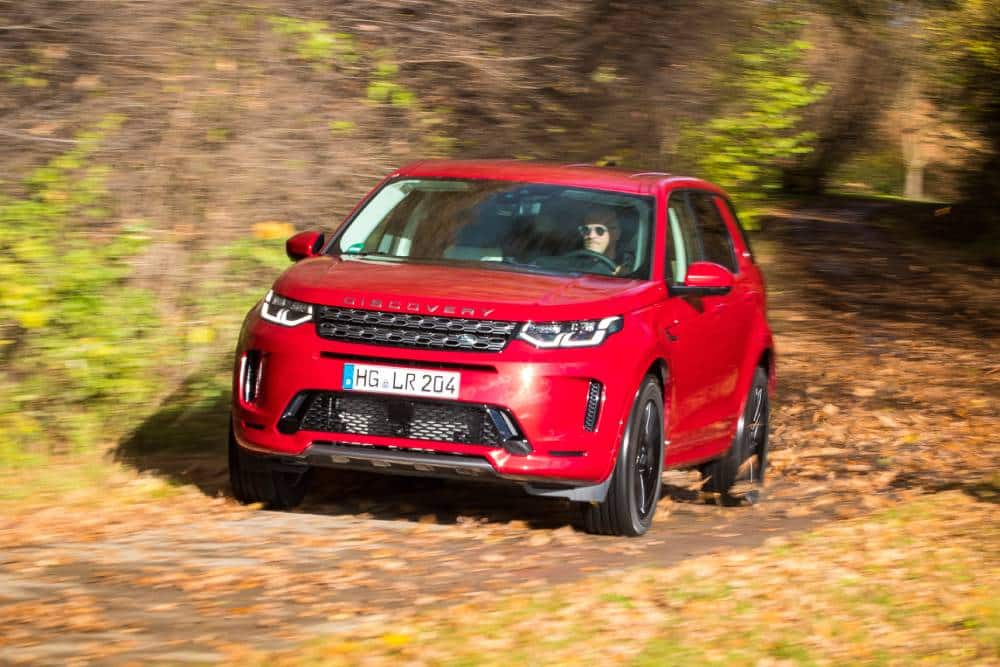 https://autogreeknews.gr/wp-content/uploads/2026/07/land_rover_discovery_sport_p300e_s_r-dynamic_8.jpg