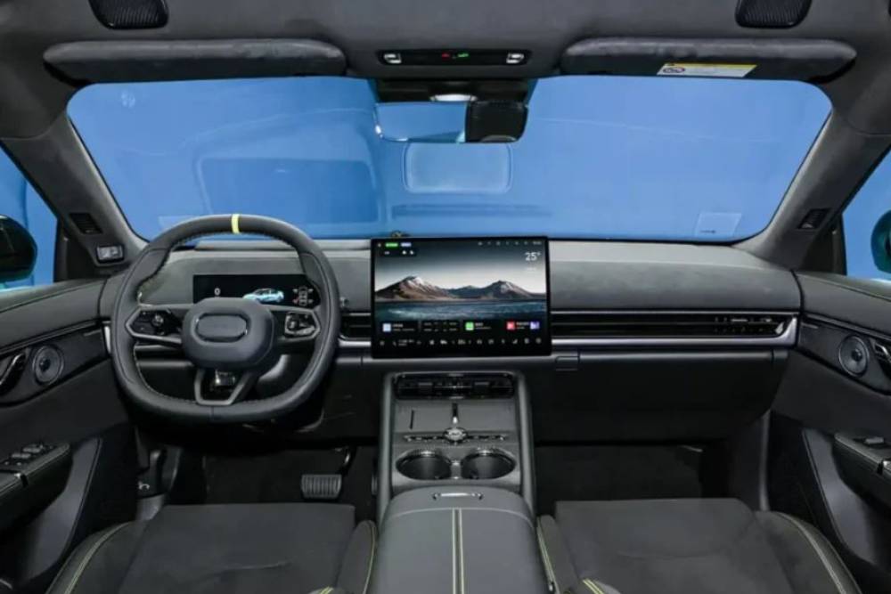 https://autogreeknews.gr/wp-content/uploads/2026/07/lynk-co-debuts-07-gt-phev.jpg