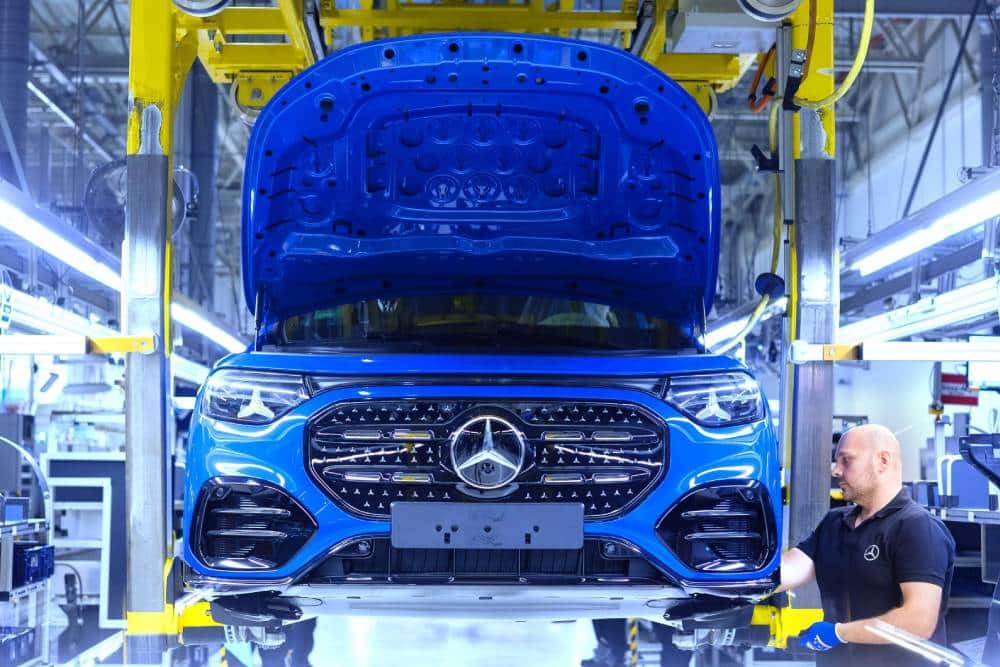 Η Mercedes εγκαταλείπει τη Γερμανία για φθηνότερη χώρα