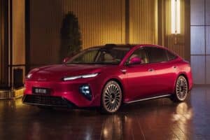 Νέο BYD Seal 08 με επιδόσεις supercar και αυτονομία-μαμούθ