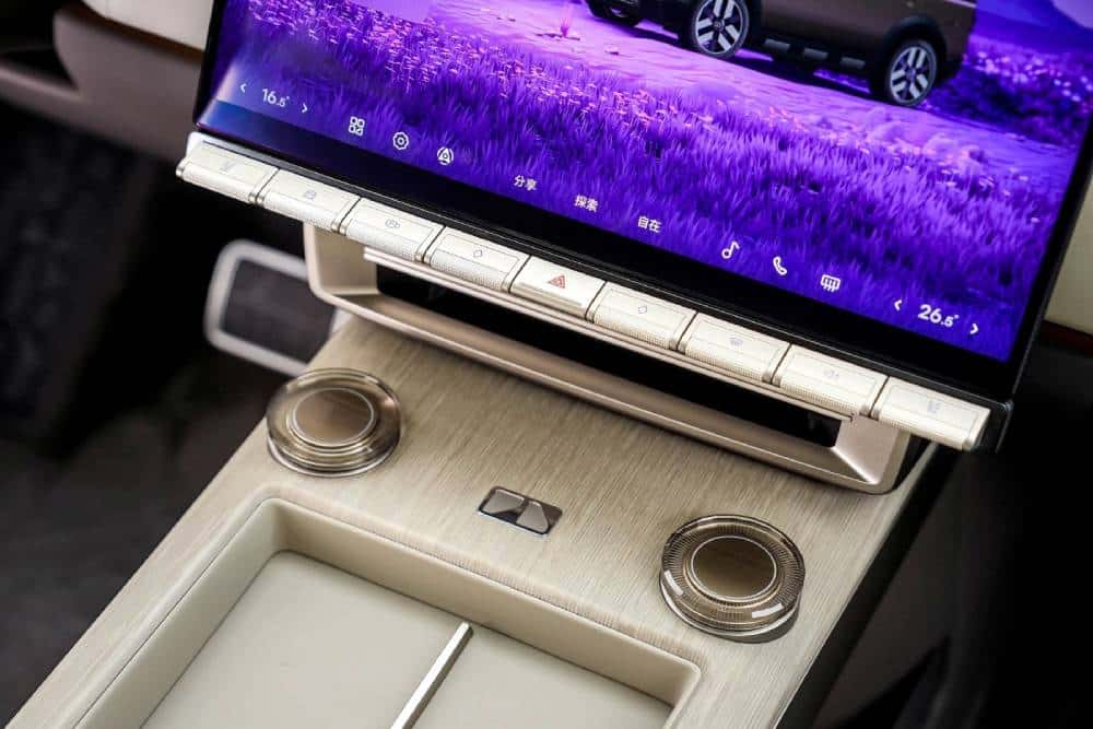 https://autogreeknews.gr/wp-content/uploads/2026/07/new-freelander-8-11.jpg