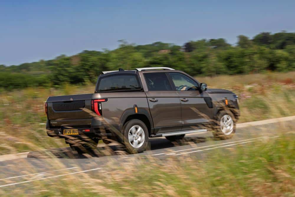 https://autogreeknews.gr/wp-content/uploads/2026/07/new-kgm-musso-rhino-10.jpg