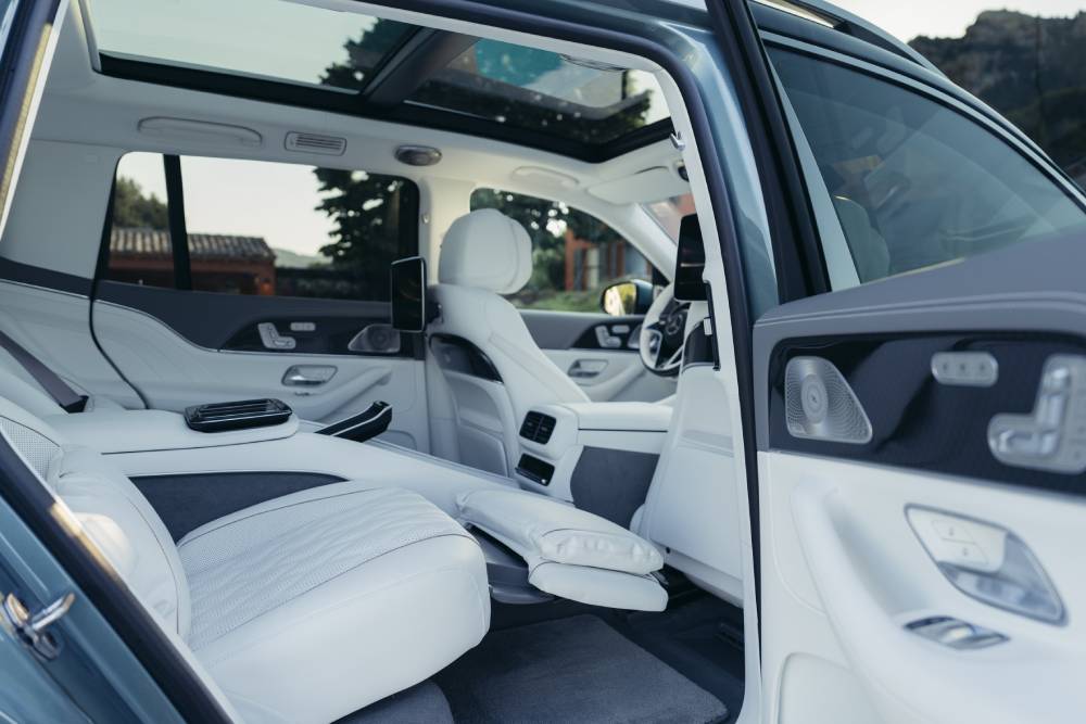 https://autogreeknews.gr/wp-content/uploads/2026/07/new-mercedes-maybach-gls-680-12.jpg