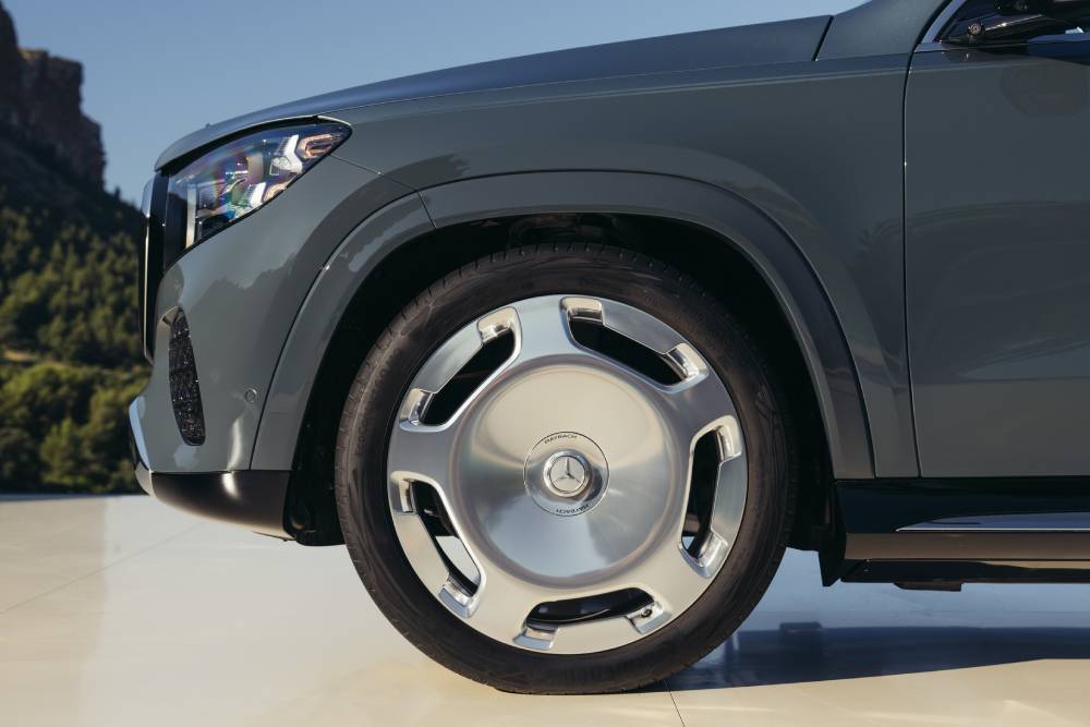 https://autogreeknews.gr/wp-content/uploads/2026/07/new-mercedes-maybach-gls-680-2.jpg