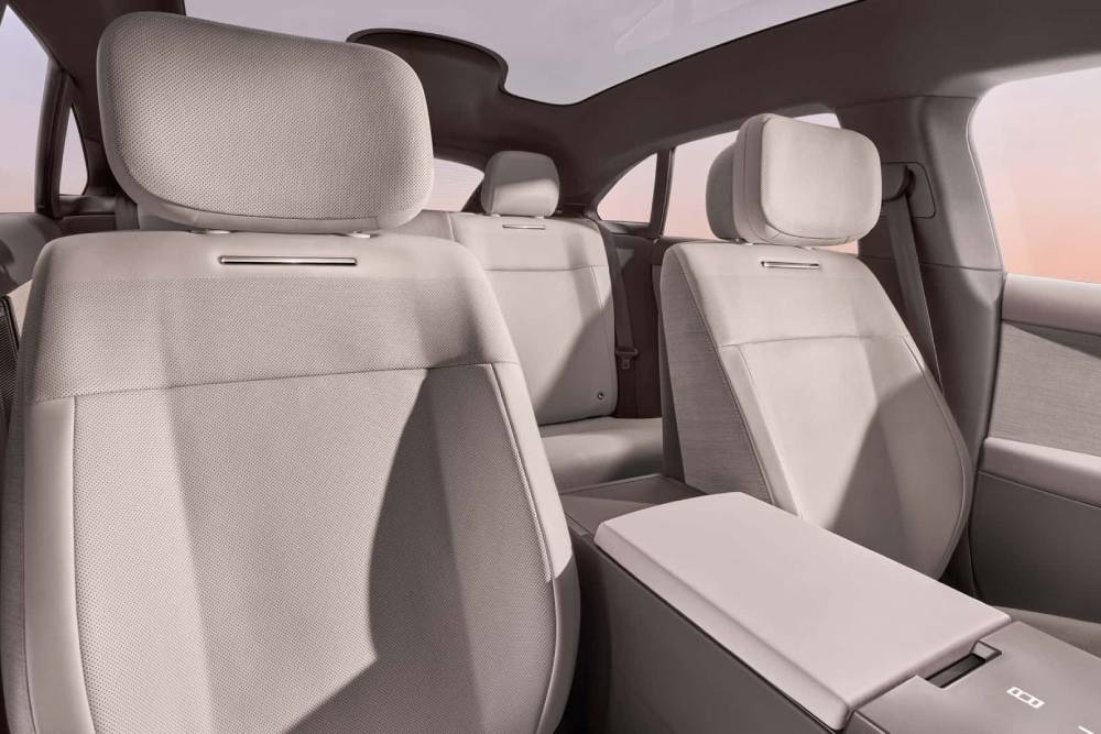 https://autogreeknews.gr/wp-content/uploads/2026/07/range-rover-gt-le-prime-foto-ufficiali-3.jpg