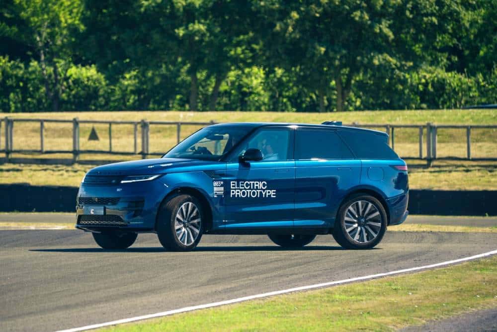 https://autogreeknews.gr/wp-content/uploads/2026/07/range-rover-sport-ev-7.jpg