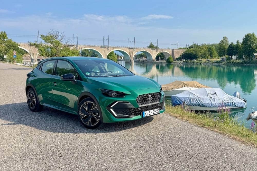 https://autogreeknews.gr/wp-content/uploads/2026/07/renault-clio-1000km-journey-02.jpg