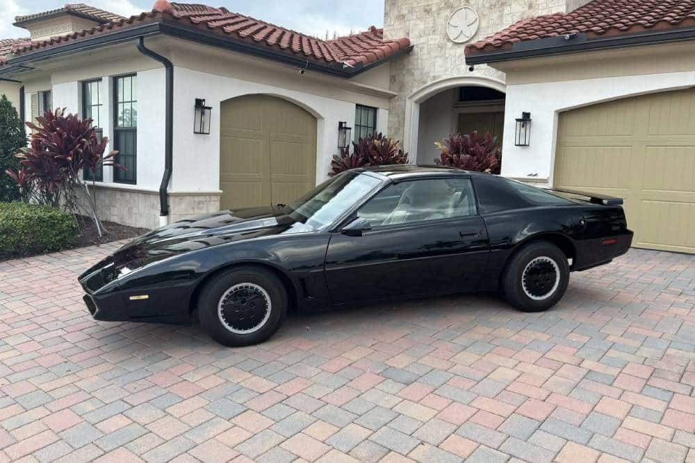 https://autogreeknews.gr/wp-content/uploads/2026/07/replica-kitt-for-sale-11.jpg