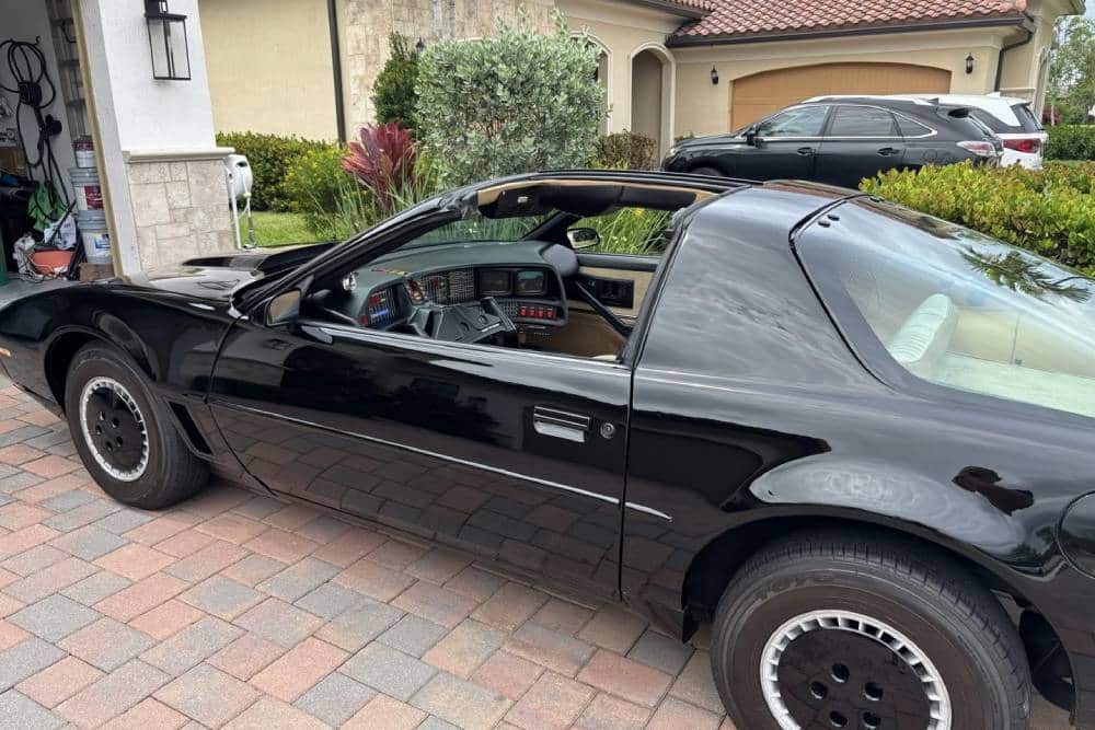 https://autogreeknews.gr/wp-content/uploads/2026/07/replica-kitt-for-sale-9.jpg