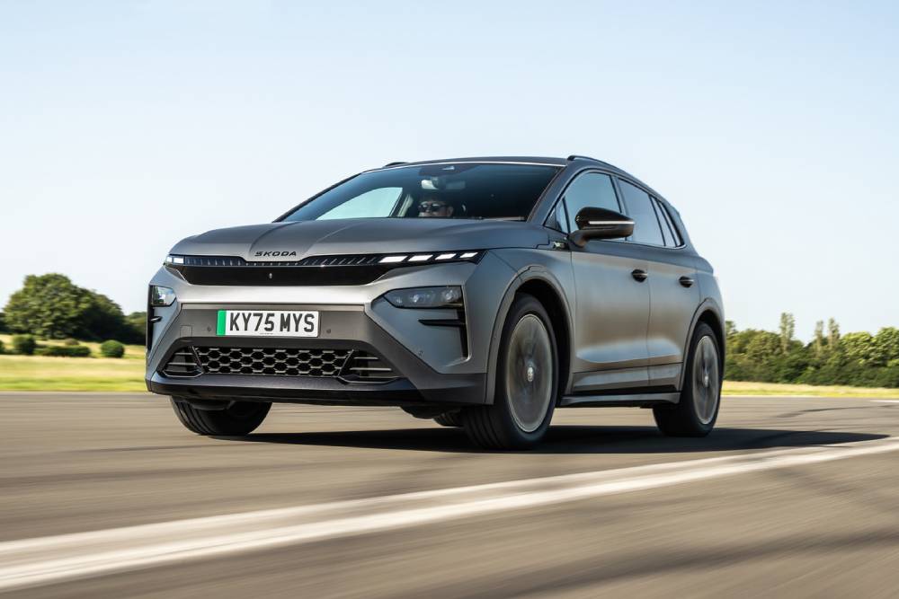 https://autogreeknews.gr/wp-content/uploads/2026/07/skoda-elroq-vrs-fights-countach-testarossa-and-944-2.jpg