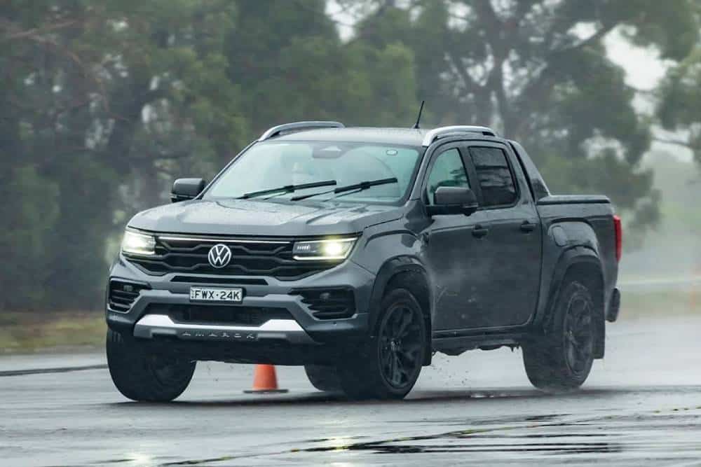 https://autogreeknews.gr/wp-content/uploads/2026/07/vw-amarok-w600-02.jpg