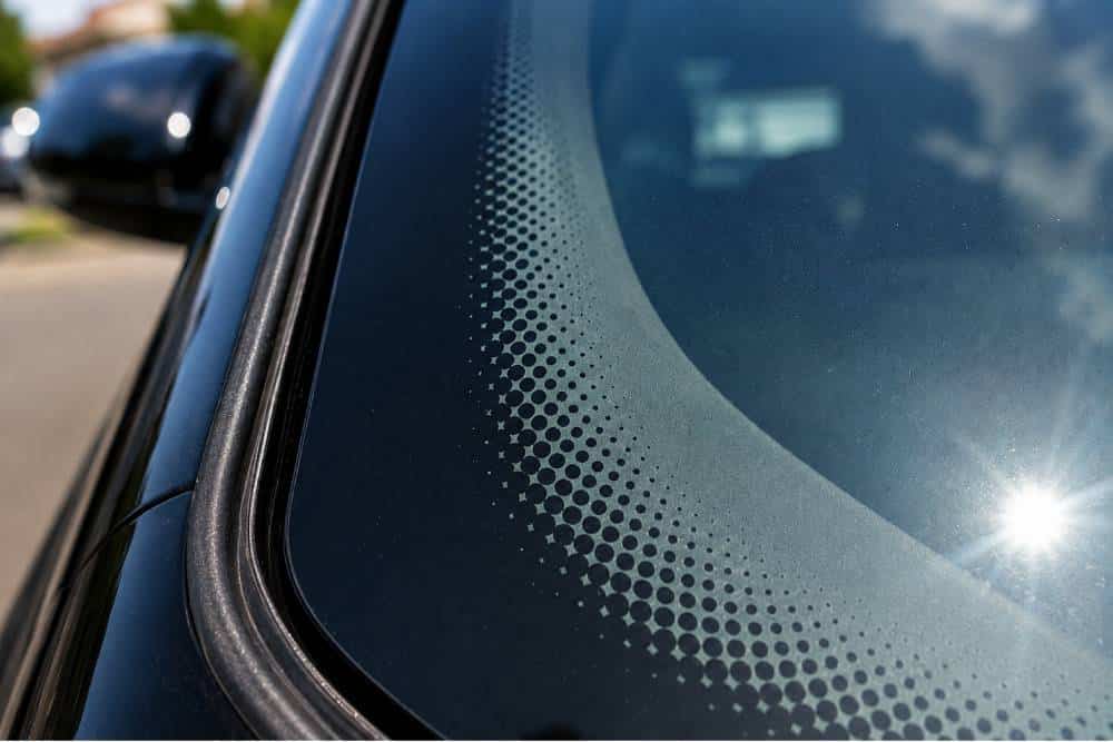 https://autogreeknews.gr/wp-content/uploads/2026/07/windshield-dots-02.jpg