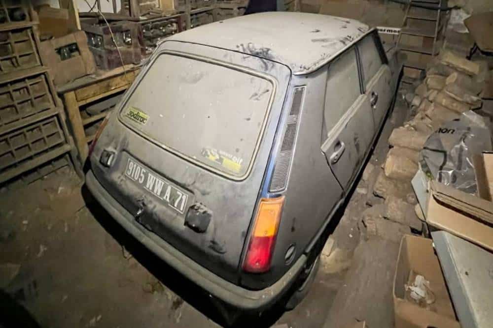 https://autogreeknews.gr/wp-content/uploads/2026/08/12-km-renault-5-02.jpg