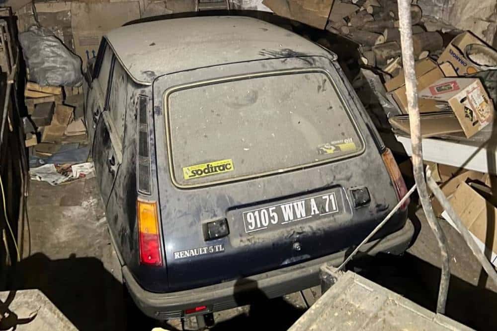 https://autogreeknews.gr/wp-content/uploads/2026/08/12-km-renault-5-04.jpg