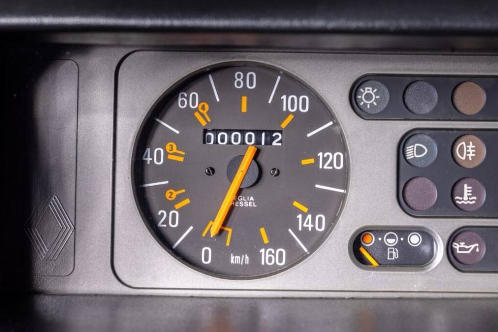 Renault 5 με μόλις 12 χλμ. πουλήθηκε για πάνω από 50.000 ευρώ!