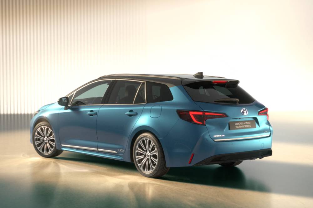 https://autogreeknews.gr/wp-content/uploads/2026/08/1920_toy_corolla_60th_2026_hub_dig_1x1_s05_touring_sport.jpg