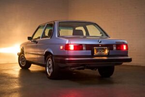 BMW 3άρα του 1977 με 14.500 χλμ. λες κι έχει παγώσει στο χρόνο