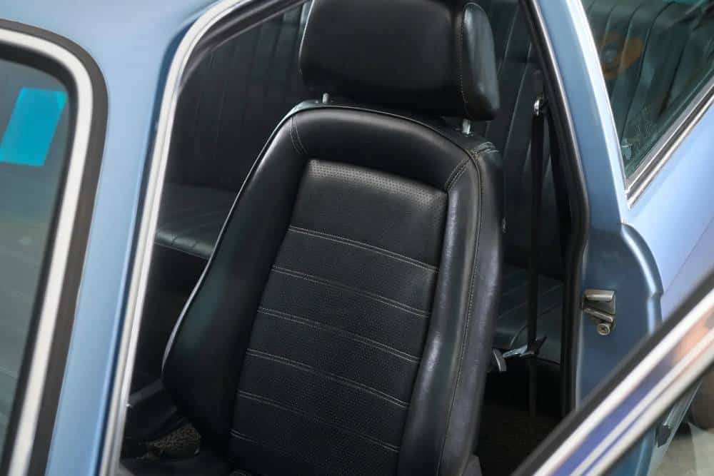 https://autogreeknews.gr/wp-content/uploads/2026/08/1977-BMW-320i-Auction-23.jpg