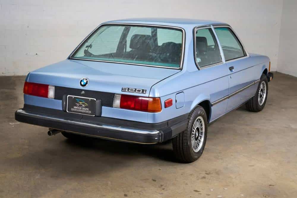 https://autogreeknews.gr/wp-content/uploads/2026/08/1977-BMW-320i-Auction-9.jpg