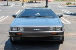 Πλυμένο-γυαλισμένο DeLorean και από πολύ μεγάλο σέρβις