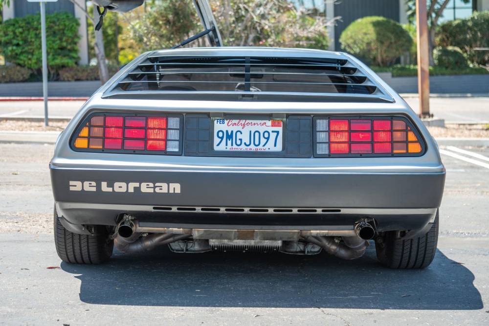 https://autogreeknews.gr/wp-content/uploads/2026/08/1982-delorean-dmc-12-for-sale-11.jpg