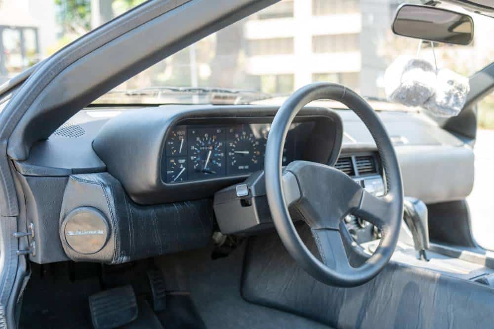 https://autogreeknews.gr/wp-content/uploads/2026/08/1982-delorean-dmc-12-for-sale-4.jpg