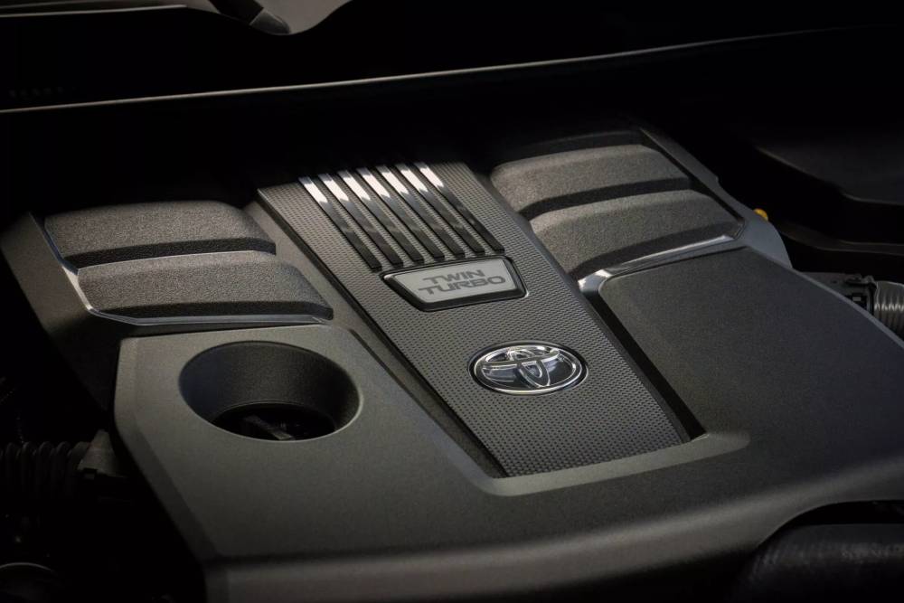 https://autogreeknews.gr/wp-content/uploads/2026/08/2026-Toyota-Land-Cruiser-300-Hybrid-18-2048x1366-1.jpg