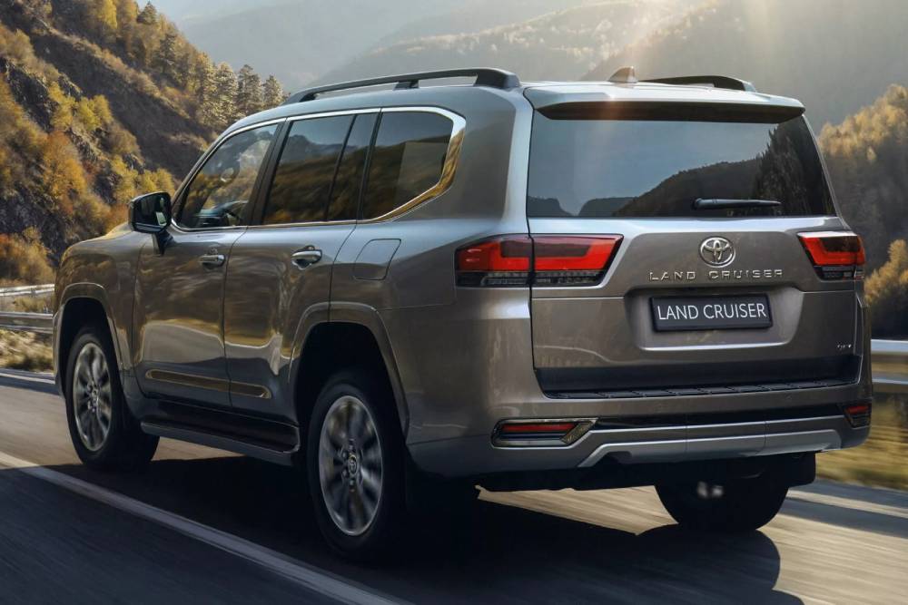 https://autogreeknews.gr/wp-content/uploads/2026/08/2026-Toyota-Land-Cruiser-300-Hybrid-2-copy-2048x11-1.jpg