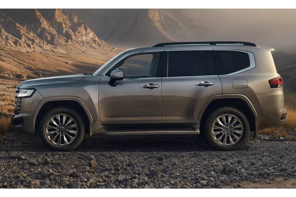 https://autogreeknews.gr/wp-content/uploads/2026/08/2026-Toyota-Land-Cruiser-300-Hybrid-3-copy-2048x11-1.jpg