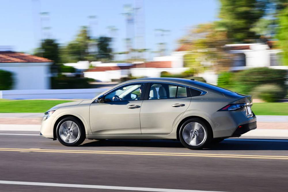 https://autogreeknews.gr/wp-content/uploads/2026/08/2027-Nissan-Sentra-818-11-2048x1232-1.jpg