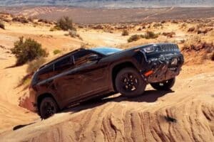 2027 jeep cherokee trailhawk 02