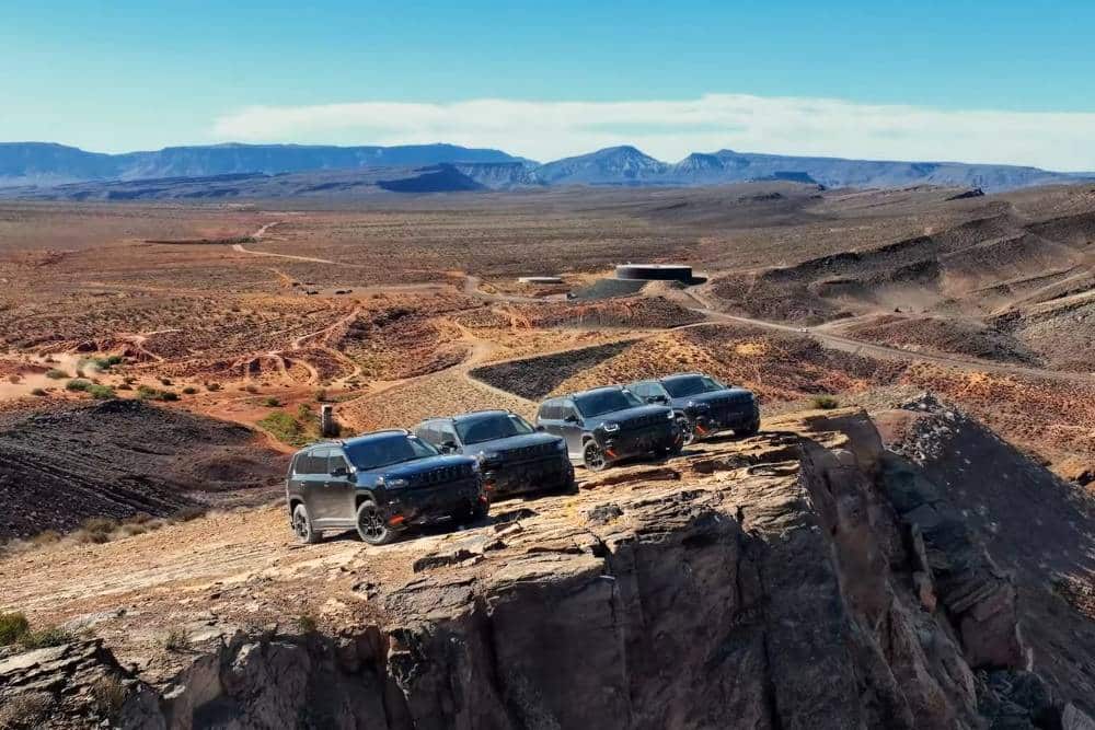 https://autogreeknews.gr/wp-content/uploads/2026/08/2027-jeep-cherokee-trailhawk-05.jpg