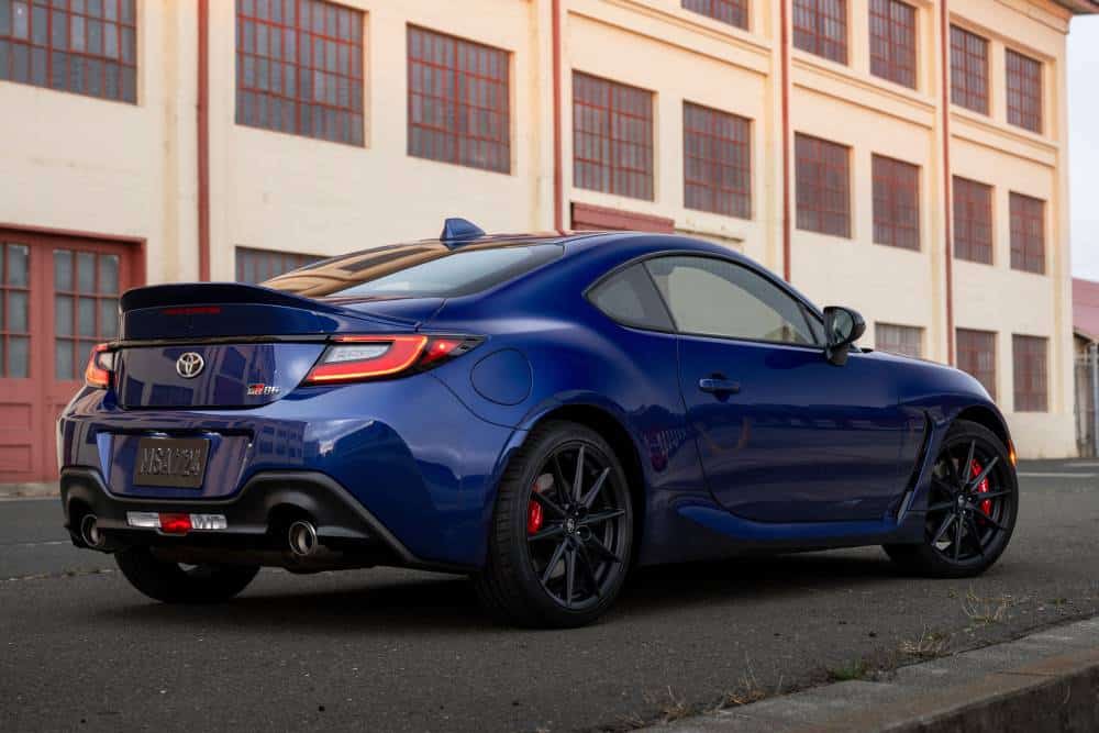 https://autogreeknews.gr/wp-content/uploads/2026/08/2027_Toyota_GR86_Premium_TruenoBlue_003-1.jpg