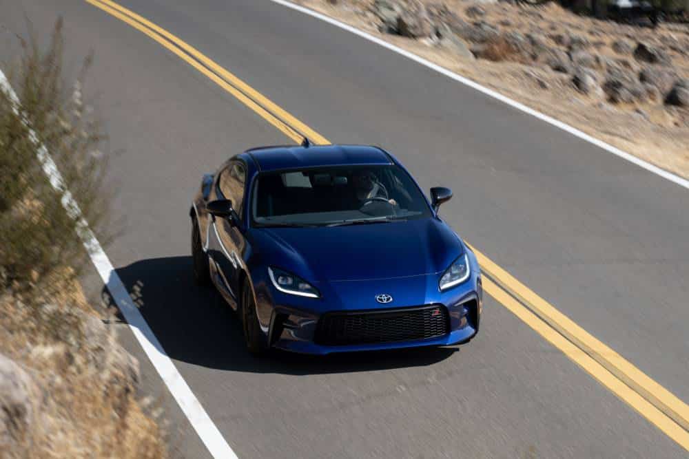 https://autogreeknews.gr/wp-content/uploads/2026/08/2027_Toyota_GR86_Premium_TruenoBlue_320-1.jpg