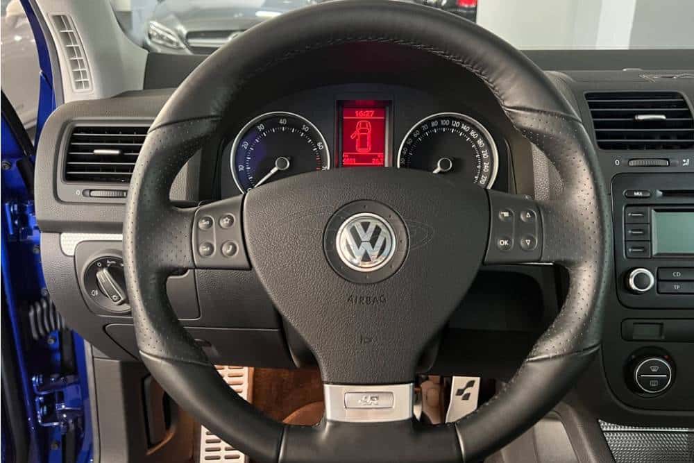 https://autogreeknews.gr/wp-content/uploads/2026/08/4600-km-vw-golf-r32-for-sale-5.jpg
