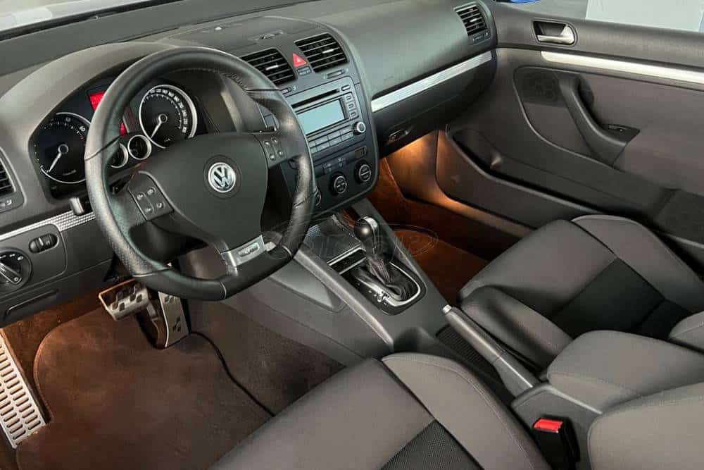 https://autogreeknews.gr/wp-content/uploads/2026/08/4600-km-vw-golf-r32-for-sale-6.jpg