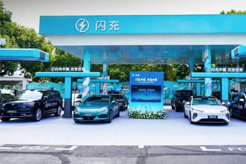 https://autogreeknews.gr/wp-content/uploads/2026/08/BYD-Flash-Charging-Sinopec-4-vtr-f-1024x576-1.jpg