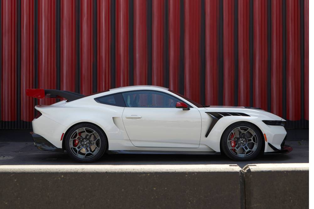 https://autogreeknews.gr/wp-content/uploads/2026/08/Carlos_Sainz_Snr_Mustang_GTD_05_270-1.jpg