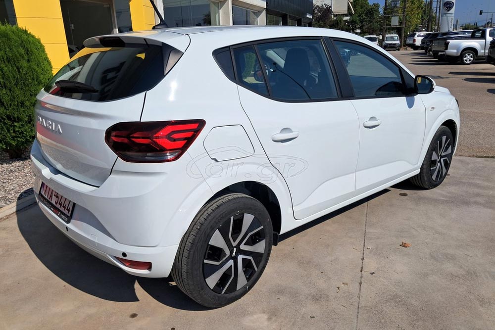 https://autogreeknews.gr/wp-content/uploads/2026/08/Dacia-Sandero-2026-used-3.jpg