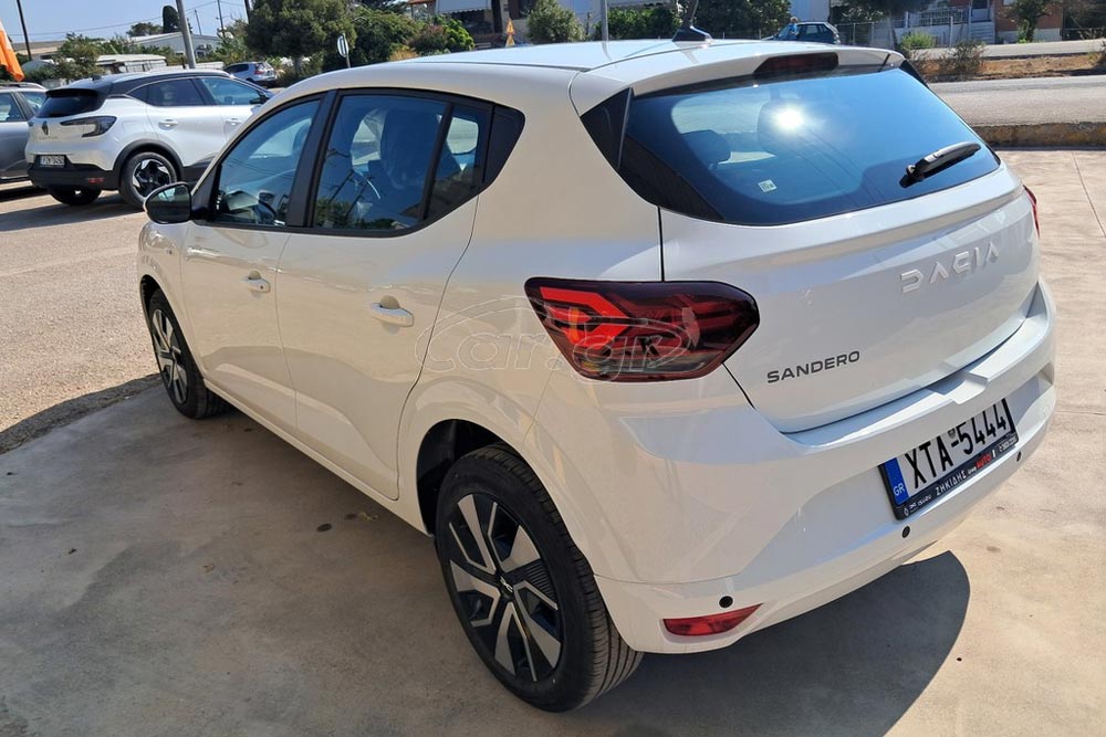 https://autogreeknews.gr/wp-content/uploads/2026/08/Dacia-Sandero-2026-used-4.jpg