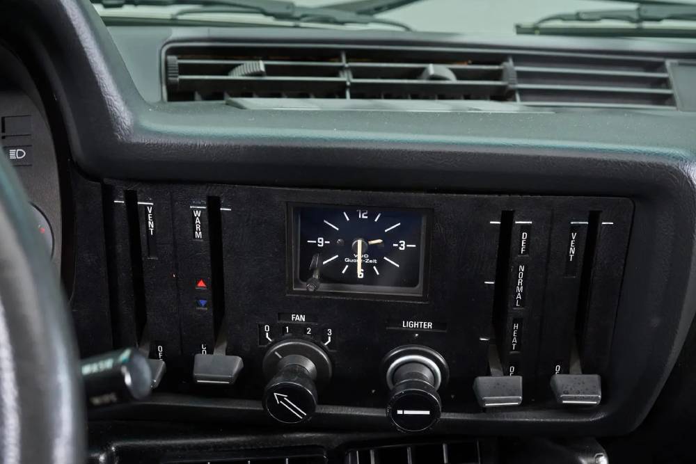 https://autogreeknews.gr/wp-content/uploads/2026/08/HeritageGruppe_BMWE21-320i_115-scaled-72672.jpg