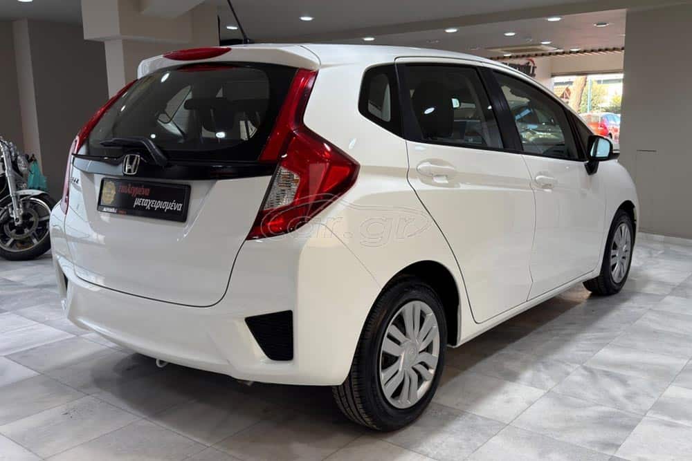 https://autogreeknews.gr/wp-content/uploads/2026/08/Honda-Jazz-2026-used-2.jpg