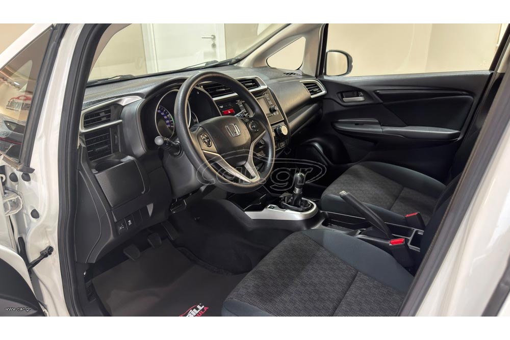 https://autogreeknews.gr/wp-content/uploads/2026/08/Honda-Jazz-2026-used-4.jpg